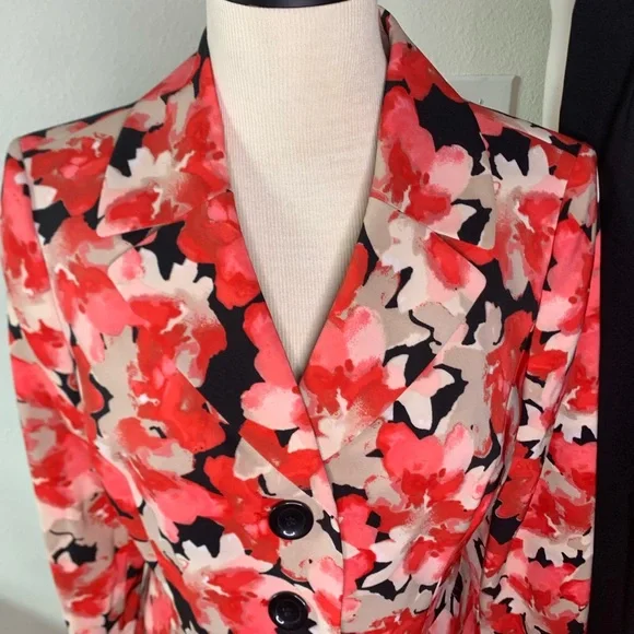 Le Suit pink, red, and Black Floral Blazer and skirt set women’s size 8 NWT - Picture 4 of 17